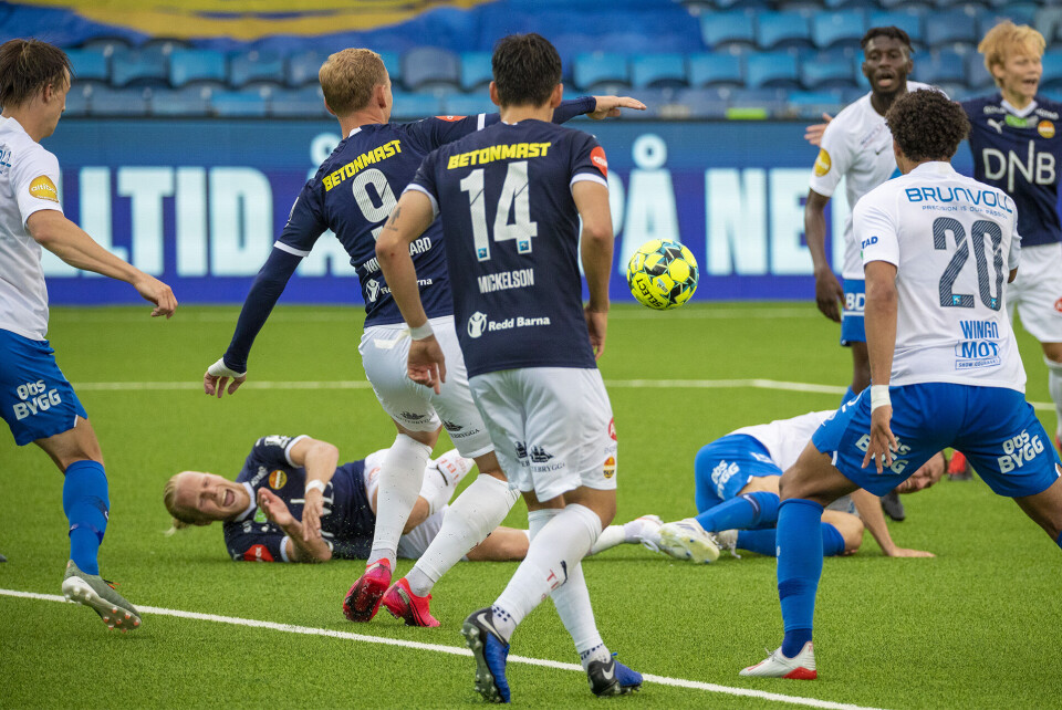 SE STORT BILDEGALLERI FRA KAMPEN HER