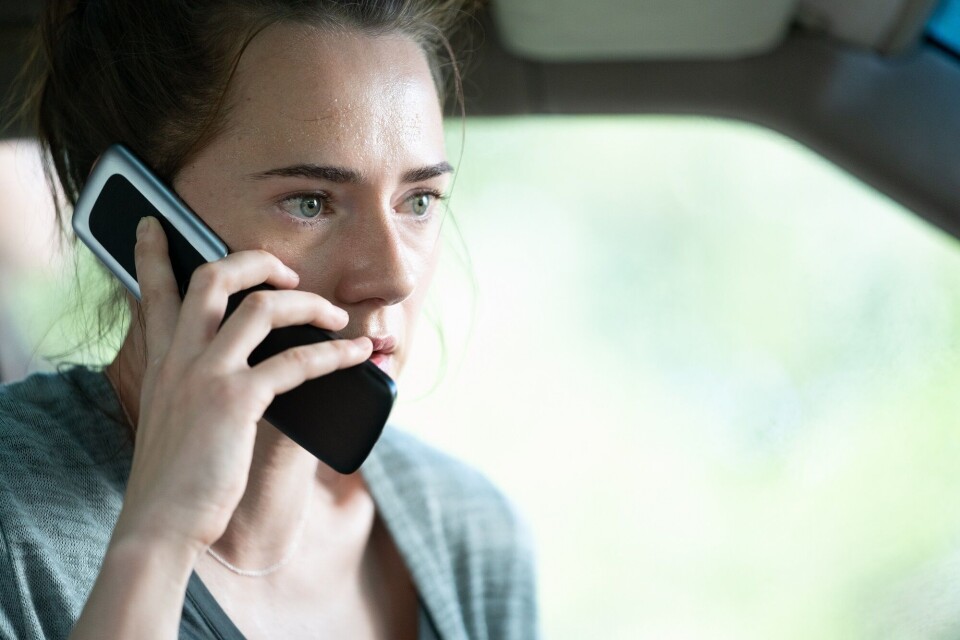 TELEFON FRA HELVETE: Caren Pistorius spiller Rachel som tilfeldigvis havner på kant med en mann hvis menneskelig liv har lite verdi
