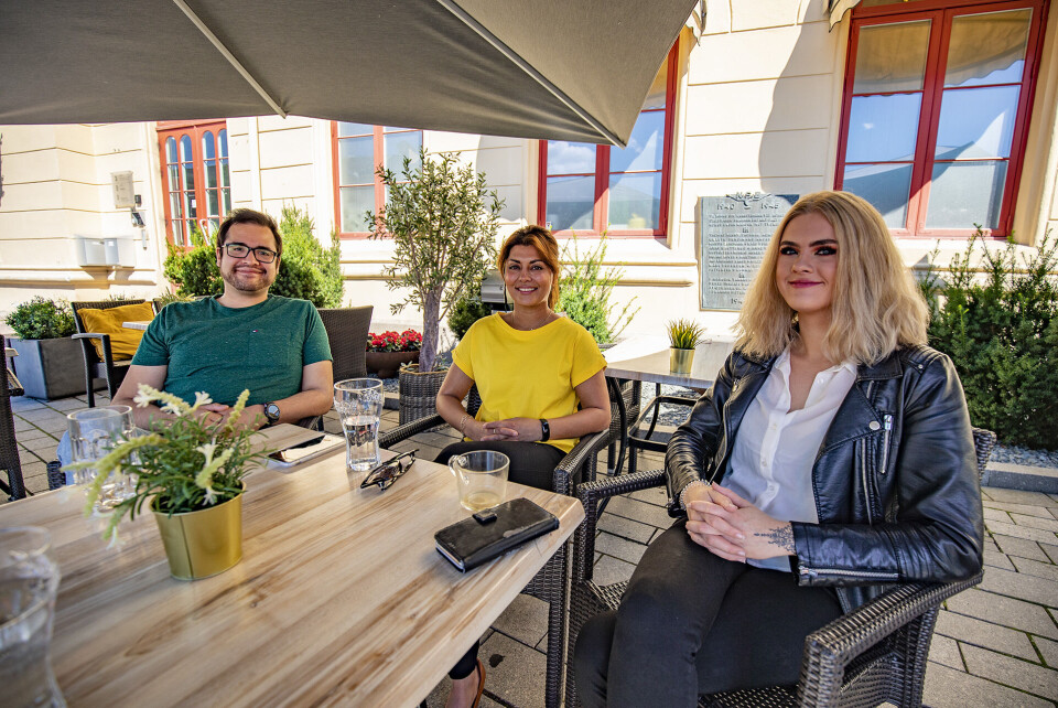 DRIVER PEPPES: F.v. Michael Johansen, daglig leder på Buskerud Storsenter, innehaver Rashim Sharma og daglig leder Ida Marie Løvenskjold Persson på Strømsø. - Det er artig å se hvor stor progresjonen er i løpet av de ukene vi har de inne på sommerjobb, sier Johansen. DRIVER PEPPES: F.v. Michael Johansen, daglig leder på Buskerud Storsenter, innehaver Rashim Sharma og daglig leder Ida Marie Løvenskjold Persson på Strømsø. - Det er artig å se hvor stor progresjonen er i løpet av de ukene vi har de inne på sommerjobb, sier Johansen.