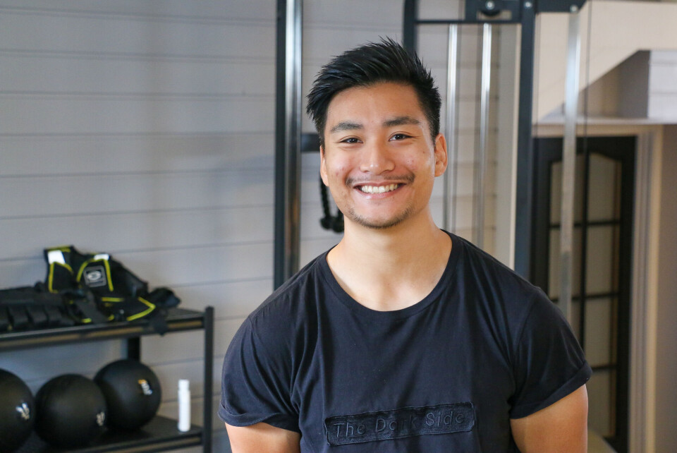 TRENINGS-GRÜNDER: Brian Ngo fra Mjøndalen tilbyr massasje, trening- og kostholdsveiledning på sitt nye PT-studio.