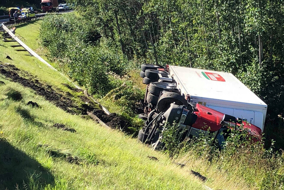 VELTET: Vogntoget dro med seg autovernet på stedet.