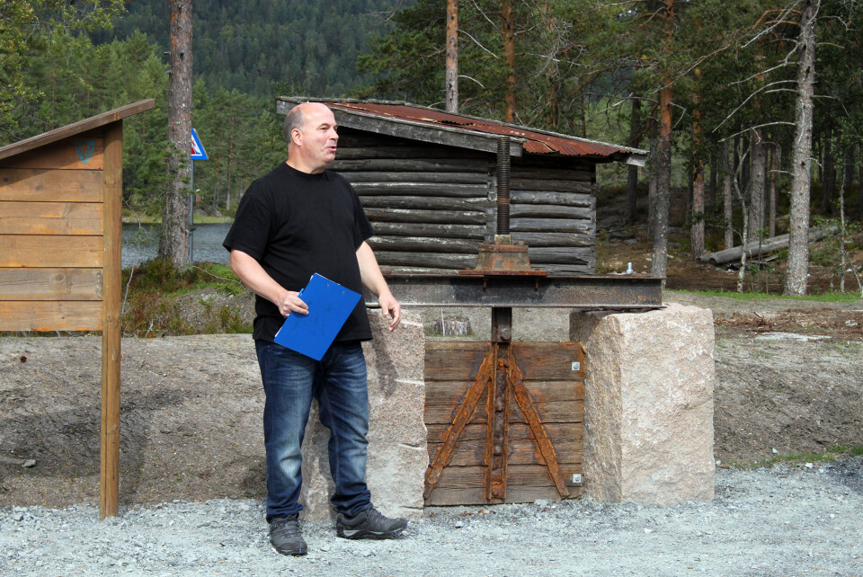 Kommunens prosjektleder, Øyvind Brechan Johnsen, kunne glede kommunalsjefen og andre om at de hadde laget hele anlegget ferdig til under budsjettet på 14 mill. kroner. Den gamle damluka har overlevd 100 år under vann og er satt opp som et minne om den gamle dammen.