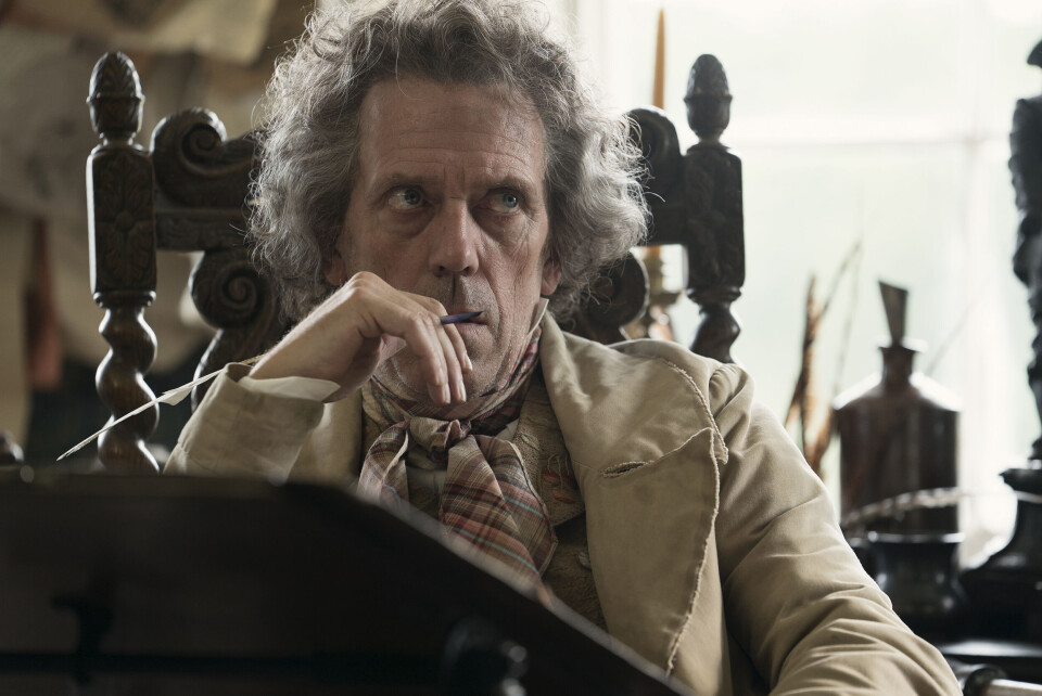 TANKEFULL: Hugh Laurie (House) spiller den snodige Mr. Dick