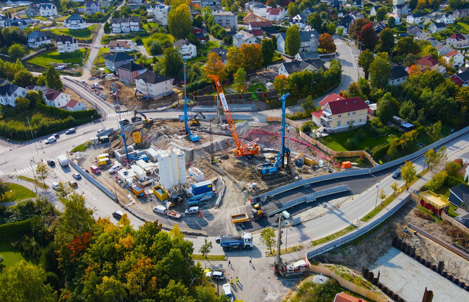 STOR AKTIVITET: Her i krysset Konnerudgata/2. Strøm Terrasse er hovedkvarteret for Bane NORs løsmassetunnel-prosjekt.