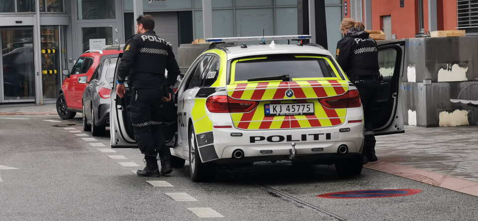 Fant mann med maskingevær på toget