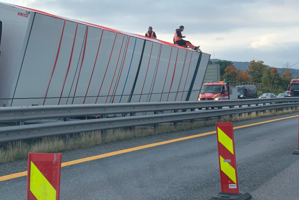 KØ: Her er motorveibrua mandag formiddag. (FOTO: ALEXANDER HØYER)