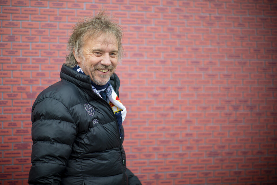 I tillegg til helt vanlige folk og bedrifter fra det lokale næringlivet, finner vi en rekke navn som har en spesiell tilknytning til klubben. Gamle og nye helter, alt fra Steinar Pettersen og Inge Thun, til Martin Ødegaard, Øyvind Storflor, Adam Larsen Kwarasey og Alexander Aas er på veggen. Det samme er Ronny Deila og de fleste av dagens spillere og støtteapparat.
