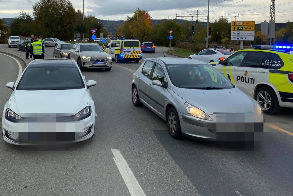 Kø i ettermiddagsrushet etter trafikkulykke i rundkjøring
