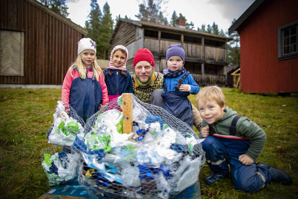 SKULPTUR: Med en kropp av hønsenetting har Fisken fått mye plast i magen - akkurat som hval og andre dyr i havet får som følge av forurensningen av verdenshavene.