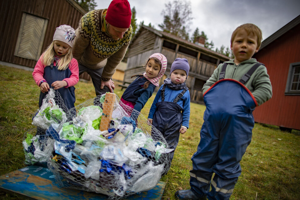 Plast i skogen ble verdifull kunstinstallasjon