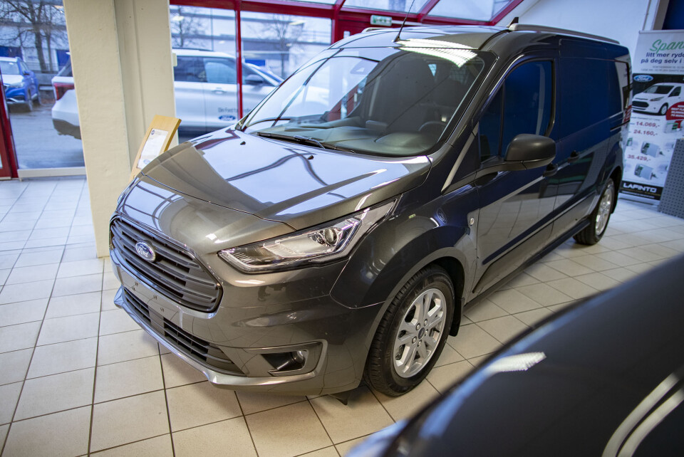 Ifølge Groth skal mannen ha vært ruspåvirket. Han er nå innbragt arresten i påvente av avhør.FUNNET: En slik varebil, mørk grå Ford Connect varebil med grønne skilter og regnummer KJ46672. Bilen har Grøndal-logo på sidene.