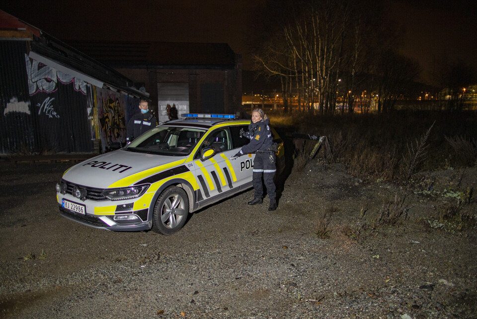 Gutter tagget ned togsett på Sundland