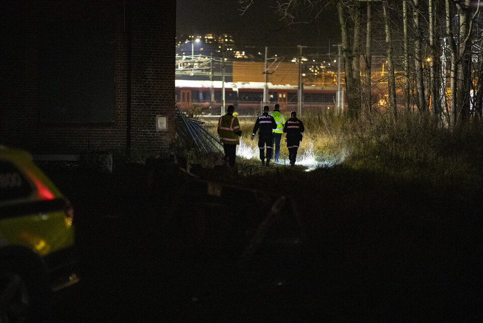 Gutter tagget ned togsett på Sundland