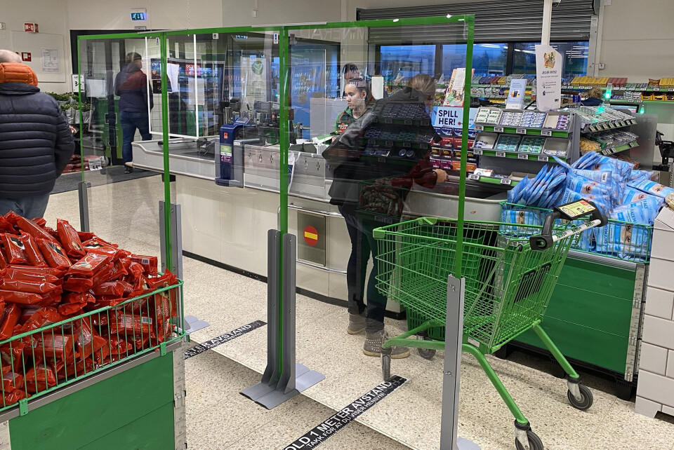 SKILLEVEGG I PLEKSIGLASS: Her fra Kiwi på Vitbank. (FOTO: KIWI)