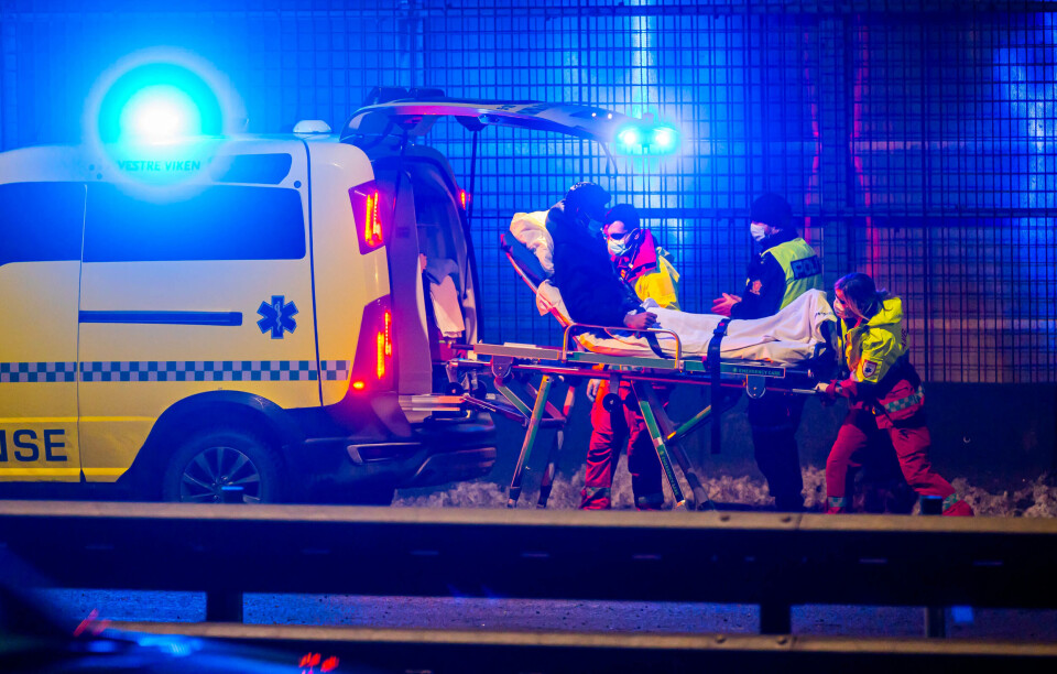 Såpeglatt E18: Ti kjøretøy involvert i massekrasj