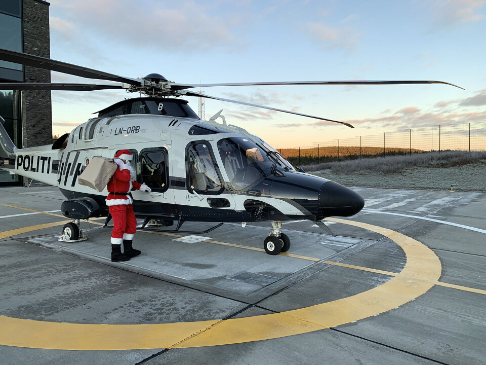 DRAMMEN: Politihelikopteret ved sykehuset i Drammen julaften. (FOTO: JOAKIM FJELDLI / DRM24)