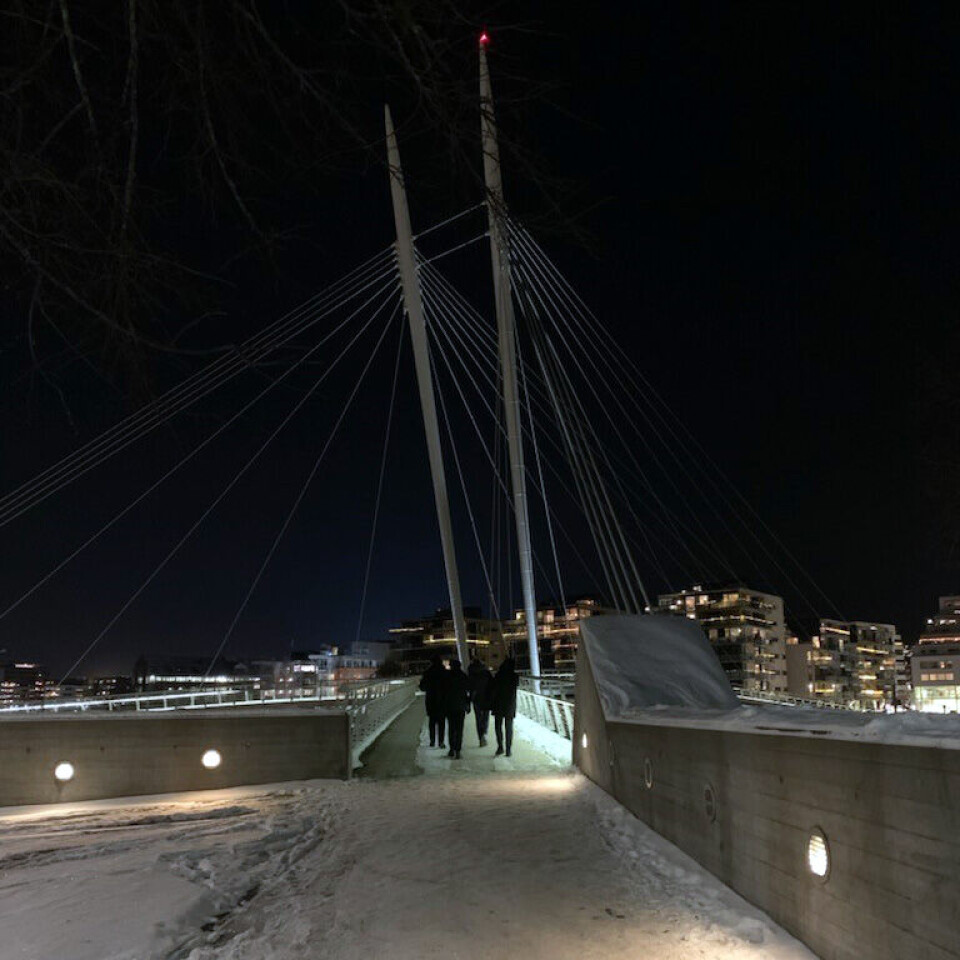 UT PÅ TUR: Syv unge fra det nye fellesskapet dukket opp for felles gåtur fredag kveld. (FOTO: PRIVAT)