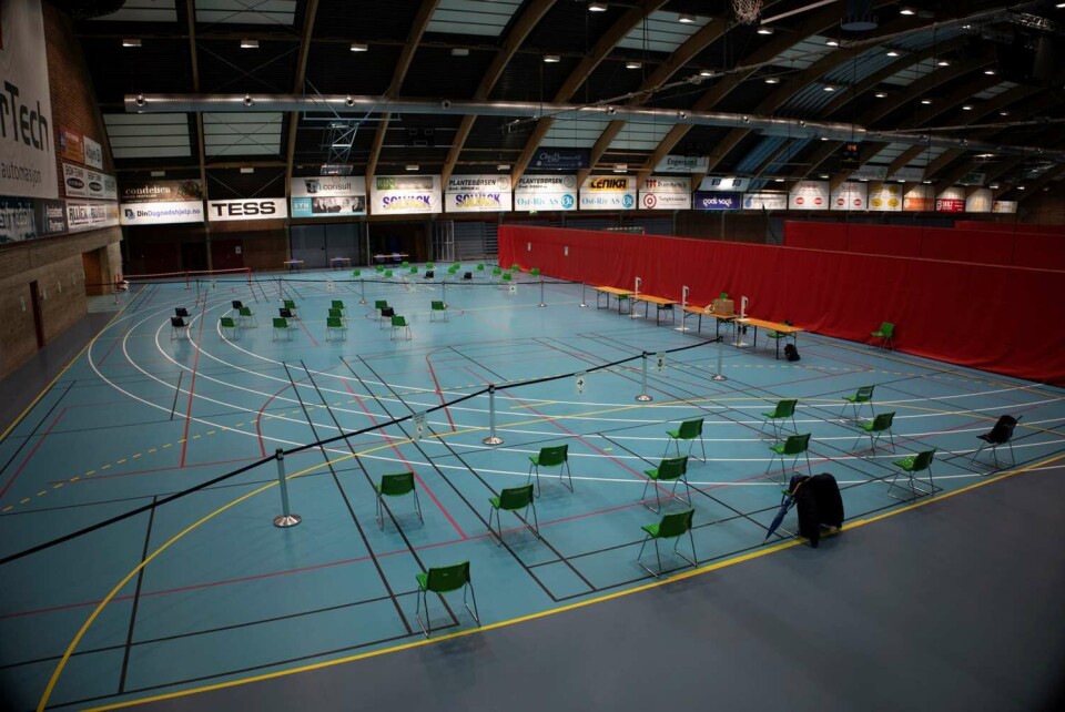 God avstand i ventesoner er sikret. Ruten er logisk lagt opp slik at publikum blir loset igjennom. (FOTO: DRAMMEN KOMMUNE)