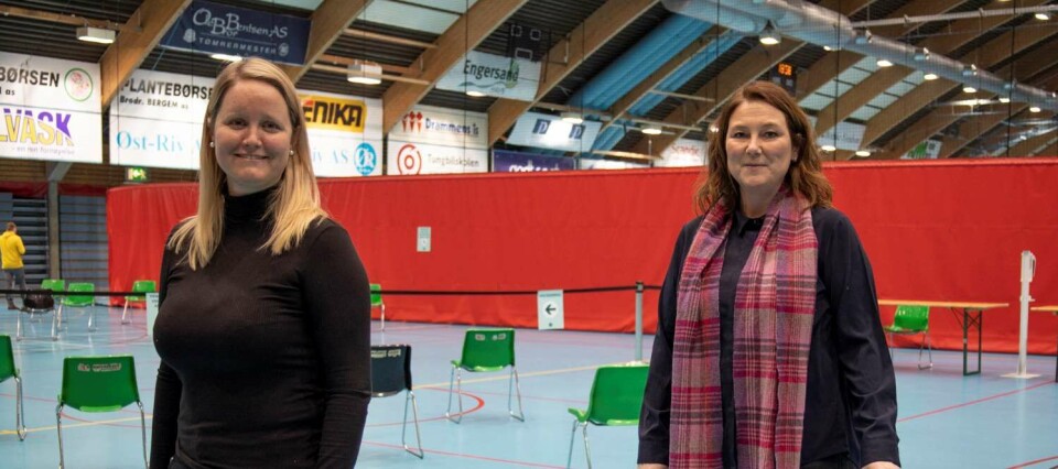 Kristina Vejlgaard og Anette Solvang. De styrer alt som har med vaksinasjon av Drammen kommunes innbyggere. (FOTO: DRAMMEN KOMMUNE)