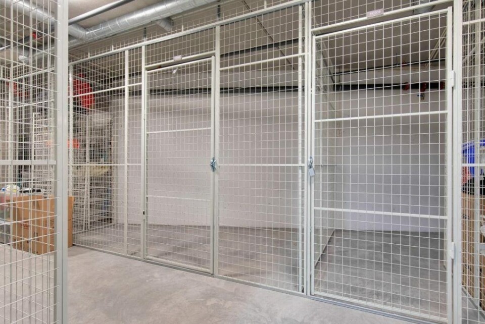 TØMT: Fem av disse lagringsbodene var klippet opp og tømt for store mengder verdigjenstander.