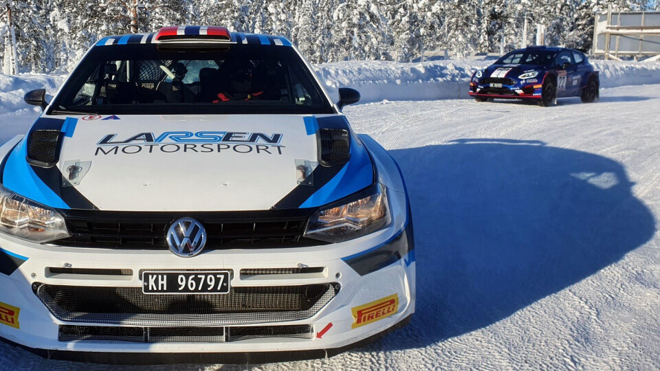 MED GRØNDAL I SLADRESPEILET: Frank Tore Larsen i sin nye Polo GTI R5. (FOTO: PRIVAT)