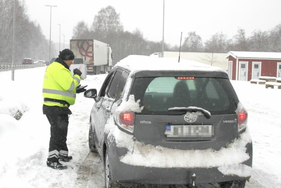 Mange måtte ut og børste bilen for snø i storkontroll