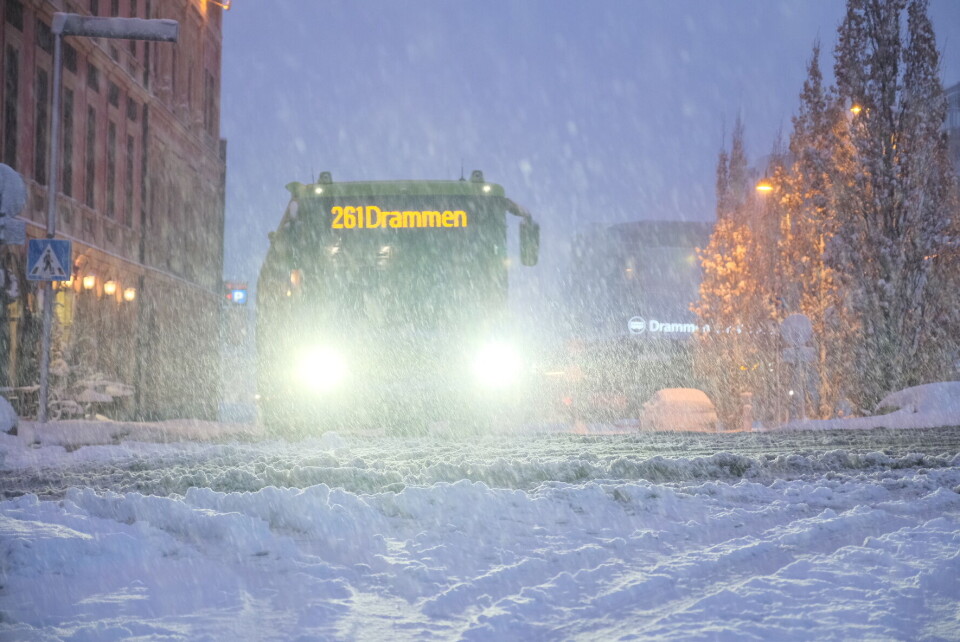 TETT SNØDREV: Her fra Drammen sentrum. (FOTO: JOAKIM FJELDLI / DRM24)
