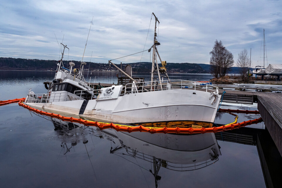 HAVARIST: M/S Berlevåg har ligget delvis sunket ved Nøsted Brygge siden midtvinters.