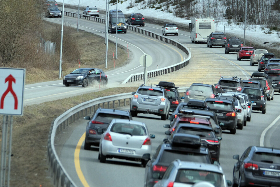 Påskehjemfarten: U-sving på motorveien og bryter politisperringer
