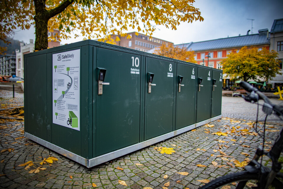 IKKE DIREKTE VAKKER: En del mener kommunens nye satsing på sykkelparkering skjemmer ut bybildet.