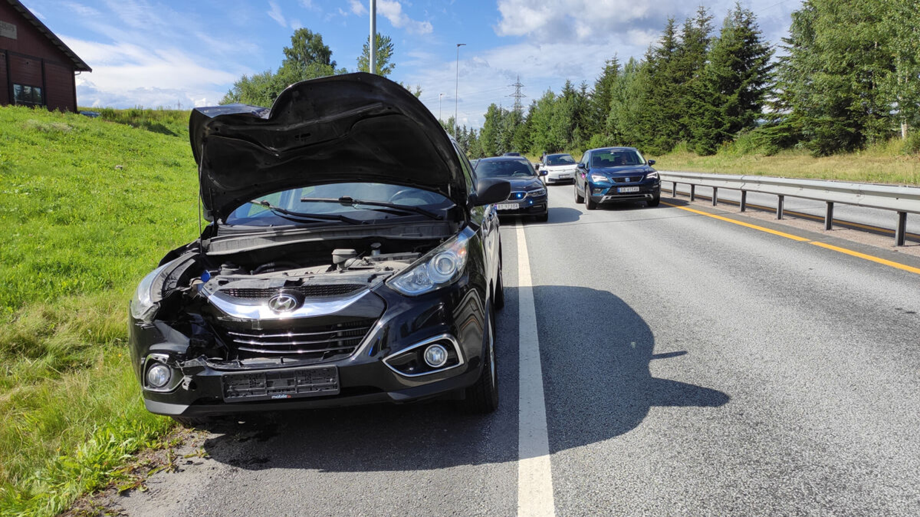 To til legevakt etter påkjørsel bakfra ved Langebru