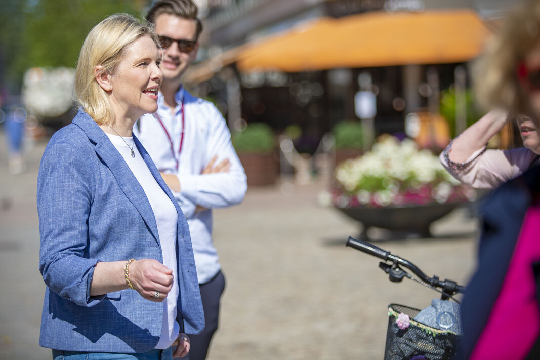 PÅ LAG MED «FOLK FLEST»: Sylvi Listhaug, her i samtale med drammensere på Bragernes Torg i fjor. PÅ LAG MED «FOLK FLEST»: Sylvi Listhaug, her i samtale med drammensere på Bragernes Torg i fjor.