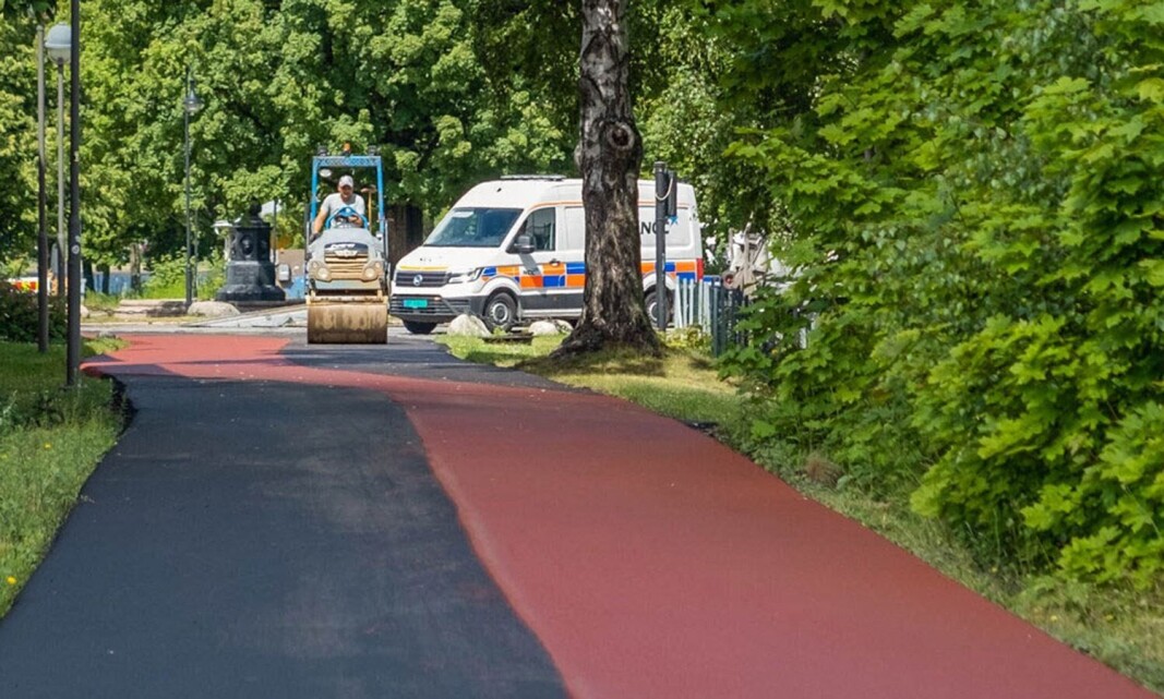 ASFALTERING MED RØDFARGE: Her fra Rundtom/Strømsø. ASFALTERING MED RØDFARGE: Her fra Rundtom/Strømsø.