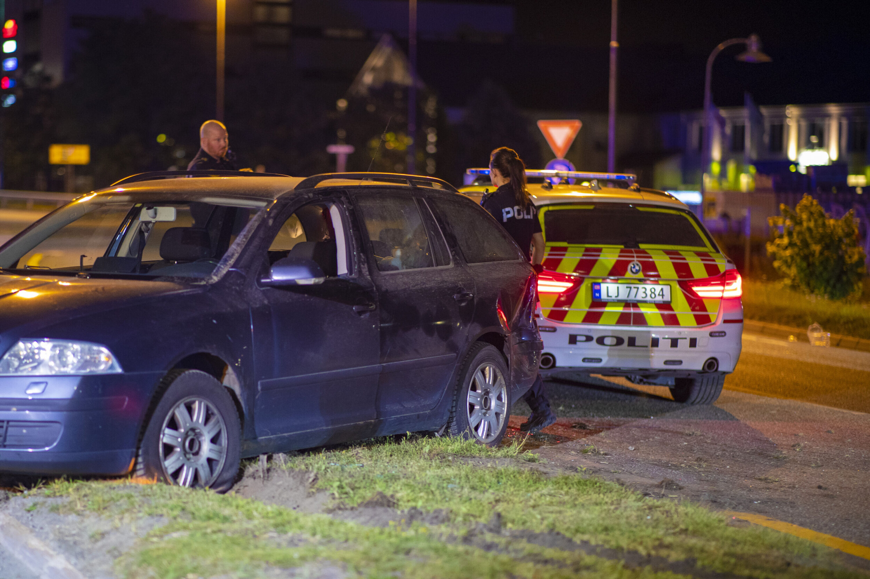 Nektet å stoppe for politiet - ble kjørt av veien i biljakt