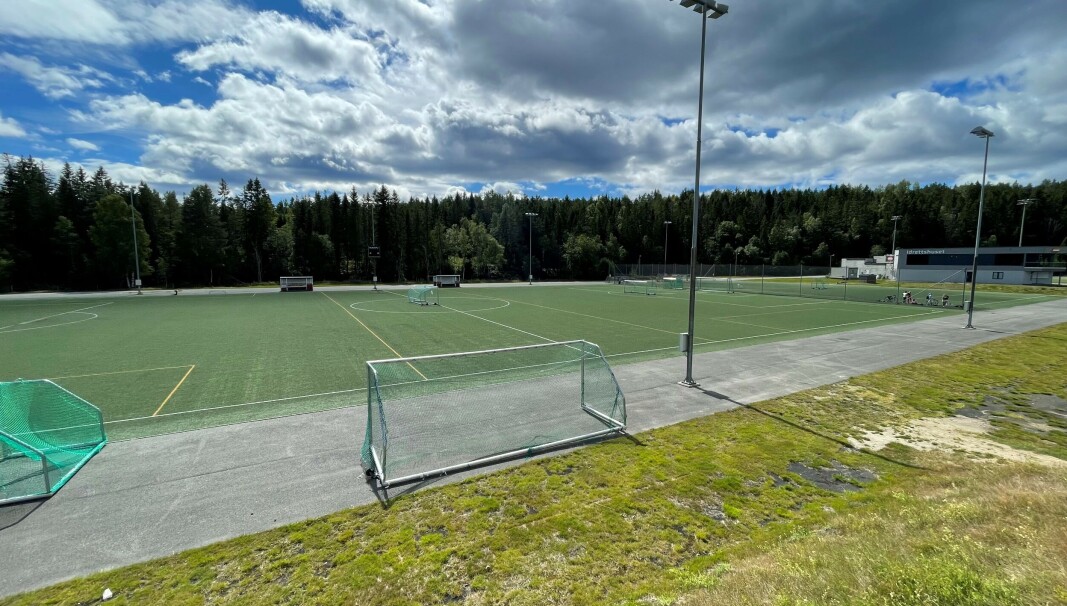 PÅ OVERTID: Kunstgressmatta på Konnerud er trolig byen mest brukte, og også mest utslitte - og har de siste årene blitt brukt på dispensasjon fra NFF i påvente av utskifting. PÅ OVERTID: Kunstgressmatta på Konnerud er trolig byen mest brukte, og også mest utslitte - og har de siste årene blitt brukt på dispensasjon fra NFF i påvente av utskifting.