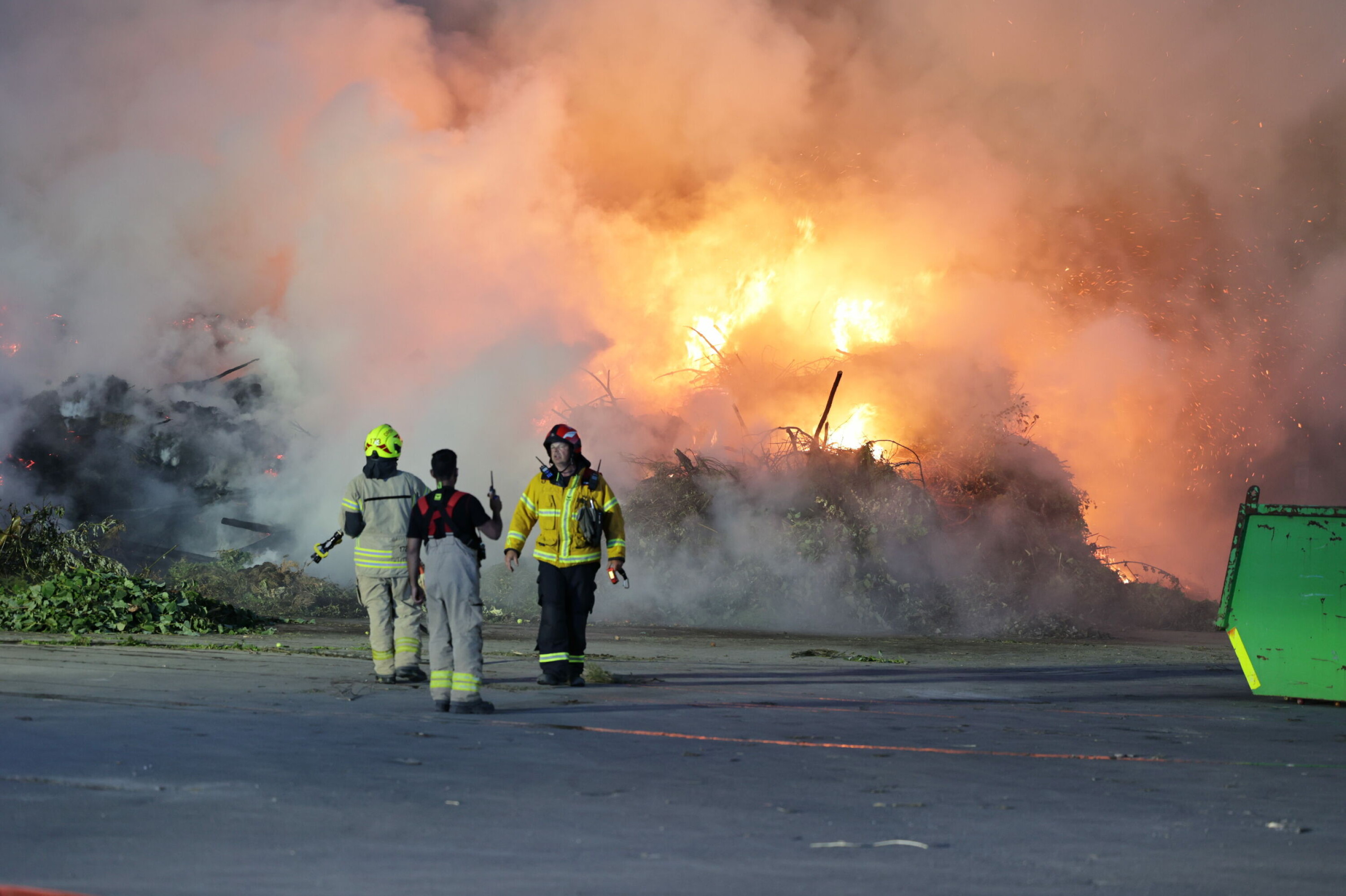 Kraftig brann i avfallsanlegg