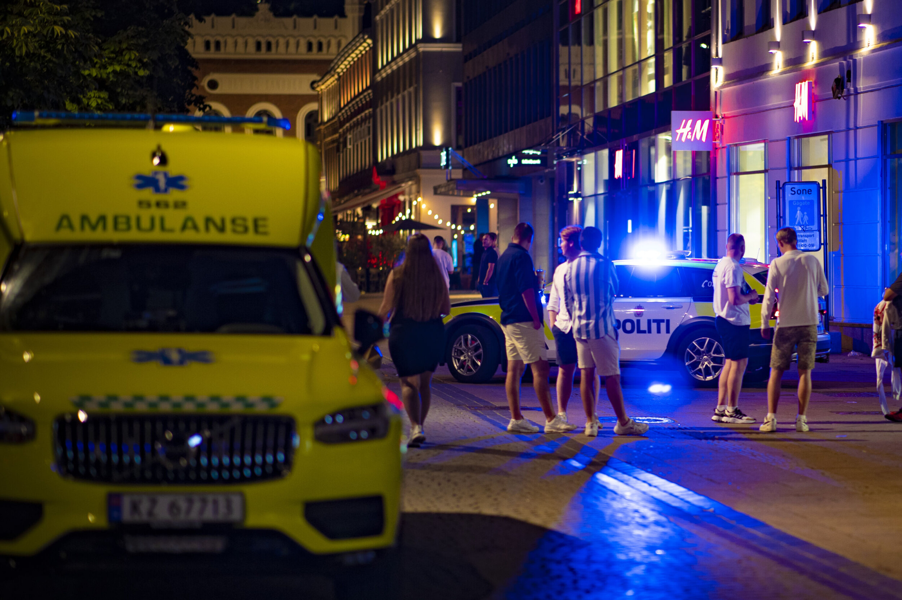 Blodig natt i sentrum med masseslagsmål på torget