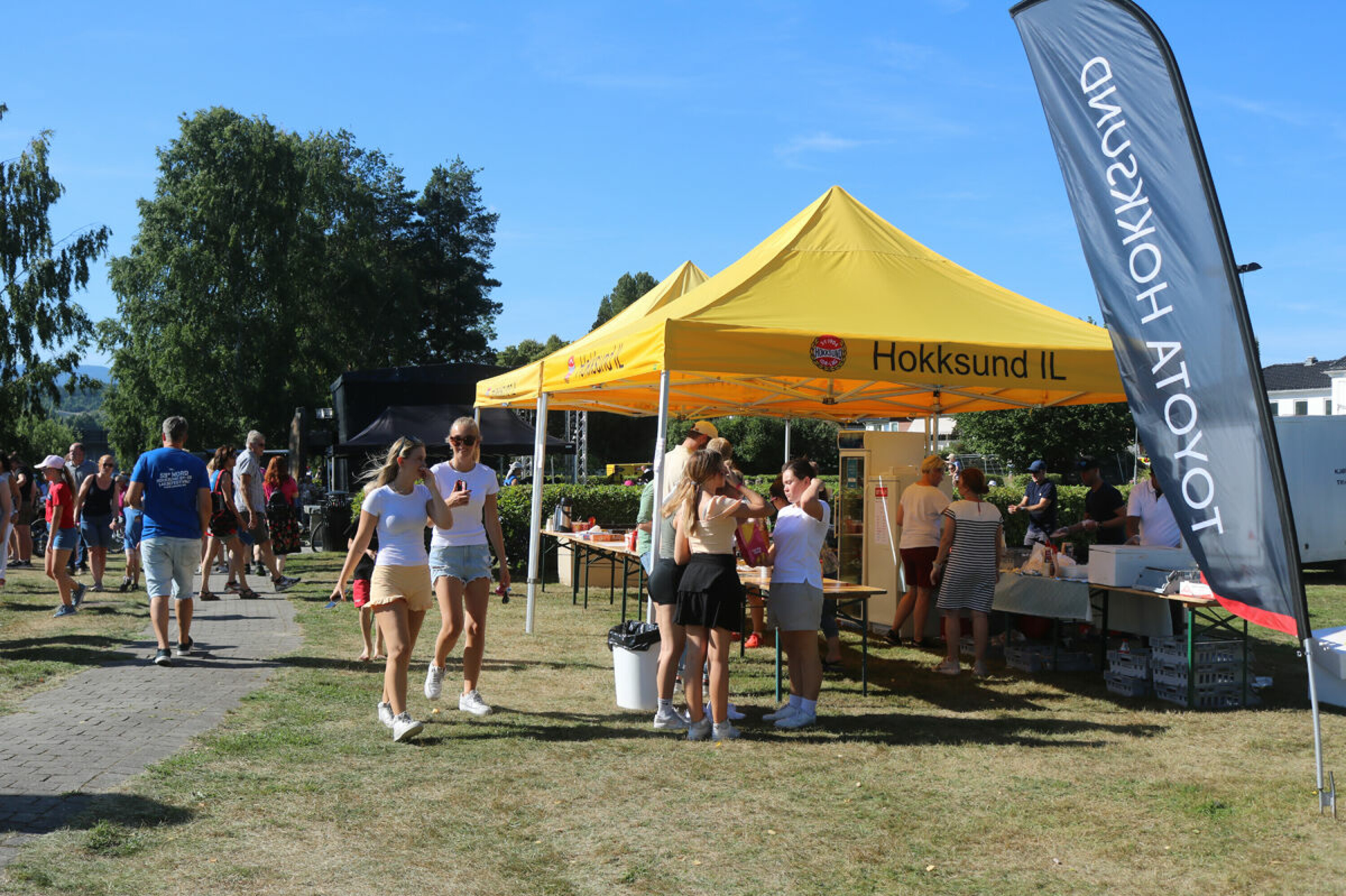 Hokksund Idrettslag hadde som vanlig ansvaret for salg av mat og drikke i Skriverparken.
