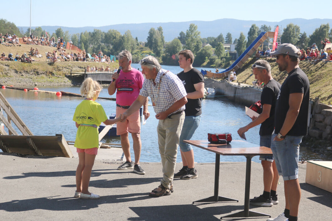 <span class=" italic" data-lab-italic_desktop="italic">Ordfører Knut Kvale delte ut premier til de beste fra fiskekonkurransen.</span> <span class=" italic" data-lab-italic_desktop="italic">Ordfører Knut Kvale delte ut premier til de beste fra fiskekonkurransen.</span>
