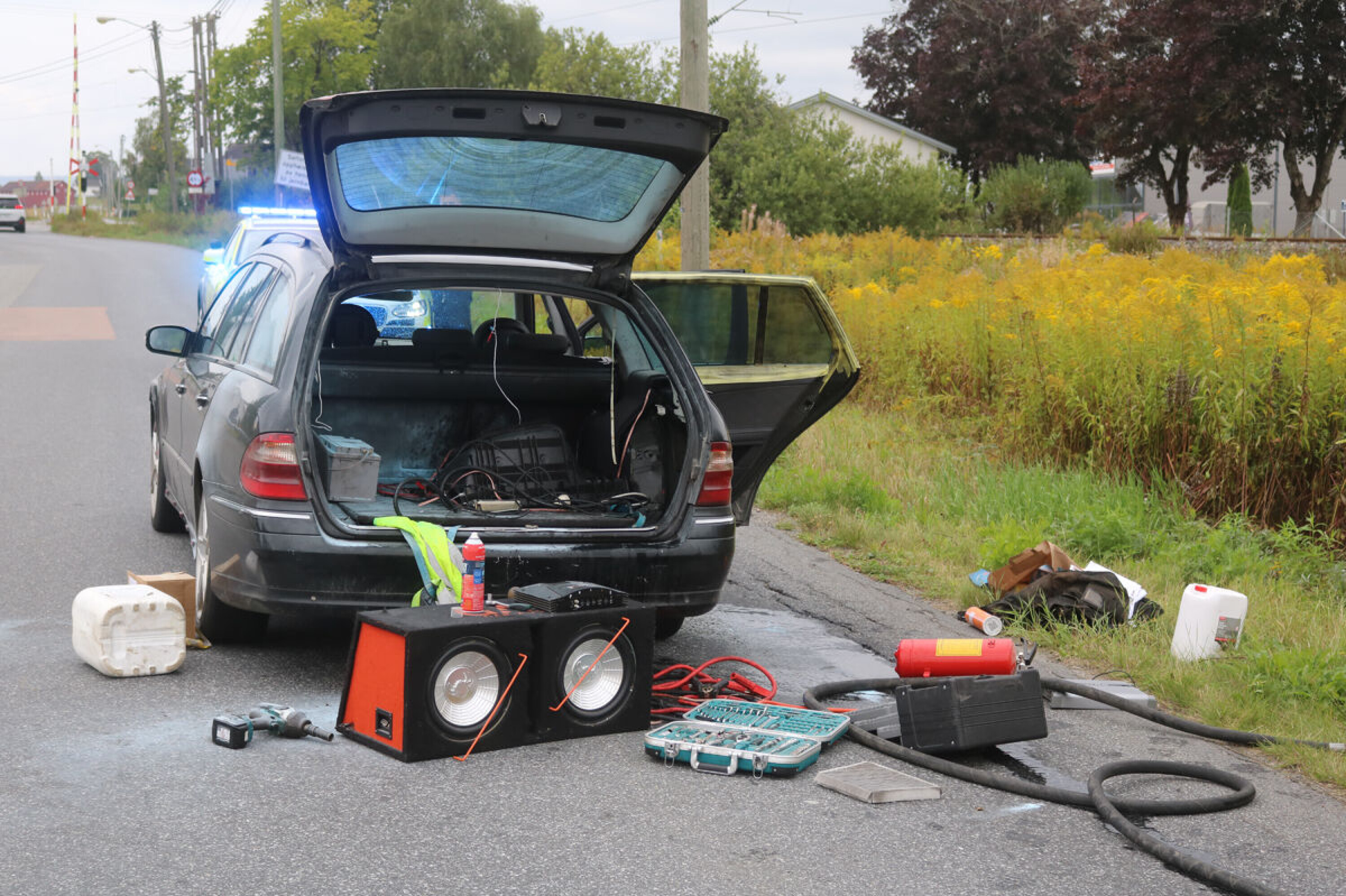 Ungt par reddet seg ut av brennende Mercedes