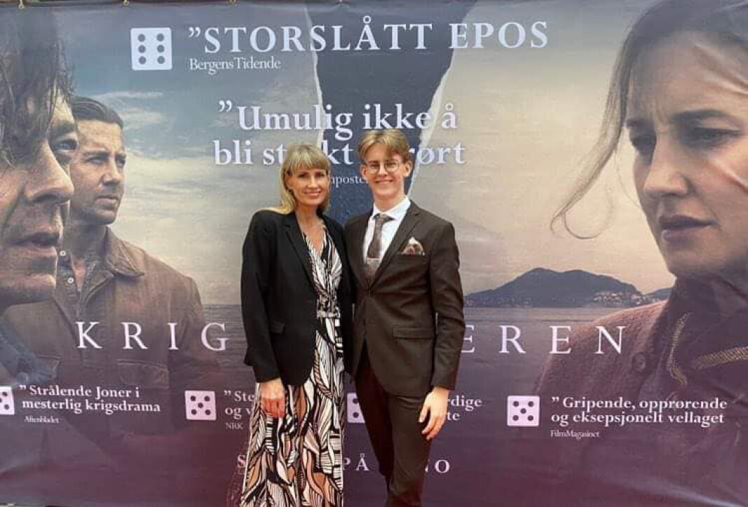 Mamma Siw Visnes og sønnen Joakim (17) på visning i Oslo sist fredag. Joakim er kjent for sine mange danseopptredener. Mamma Siw Visnes og sønnen Joakim (17) på visning i Oslo sist fredag. Joakim er kjent for sine mange danseopptredener.