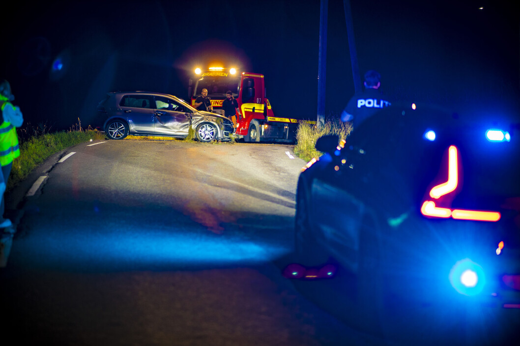 <span class=" italic" data-lab-italic_desktop="italic"><span class=" font-weight-bold" data-lab-font_weight_desktop="font-weight-bold">BILBERGING: </span>Politiet undersøkte åstedet før bilen ble hentet av bergingsbil.</span> <span class=" italic" data-lab-italic_desktop="italic"><span class=" font-weight-bold" data-lab-font_weight_desktop="font-weight-bold">BILBERGING: </span>Politiet undersøkte åstedet før bilen ble hentet av bergingsbil.</span>