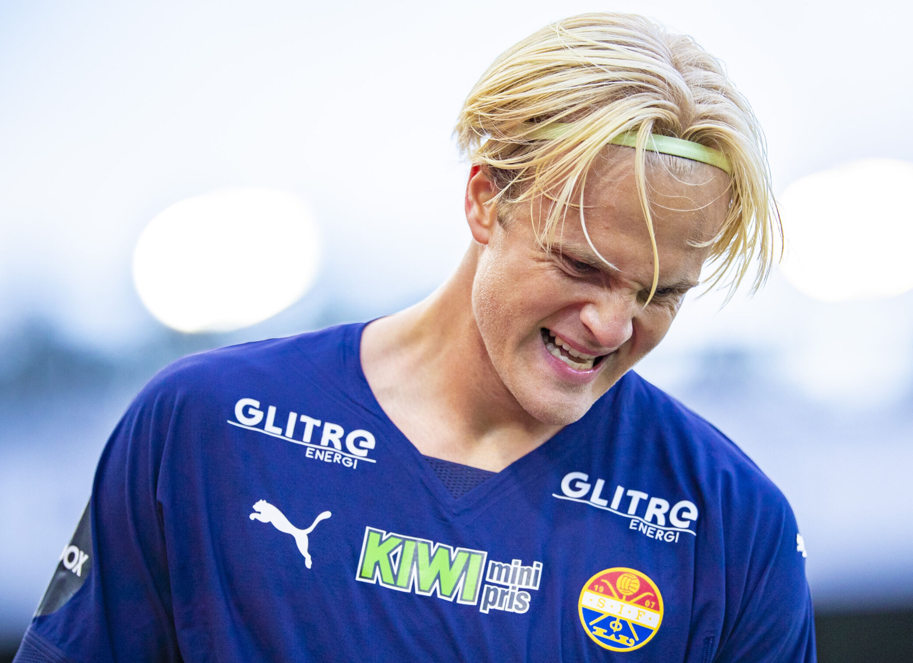 HOLDT PÅ Å STJELE SHOWET: Jonathan Braut Brunes brant megasjanse på overtid.