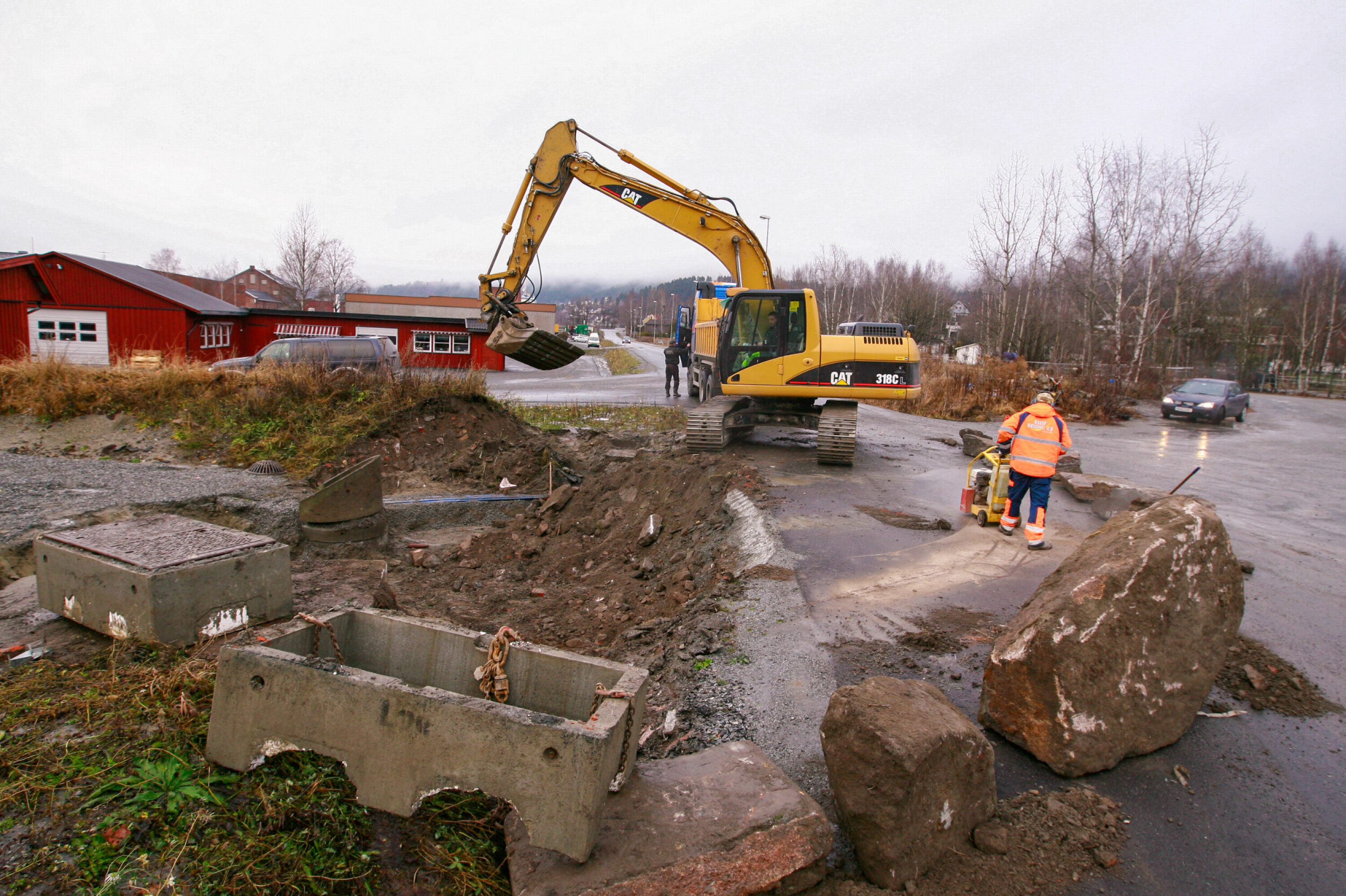 GRAVDE: Politiet gravde opp kummer, rør og avløpssystemer i Mjøndalen i 2007.