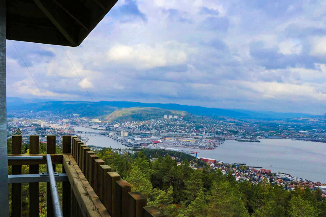 BYEN BESTE UTSIKT? Det er luftig og flott med 360 graders utsikt fra toppen av det 18 meter høye tårnet på Nordbykollen. BYEN BESTE UTSIKT? Det er luftig og flott med 360 graders utsikt fra toppen av det 18 meter høye tårnet på Nordbykollen.