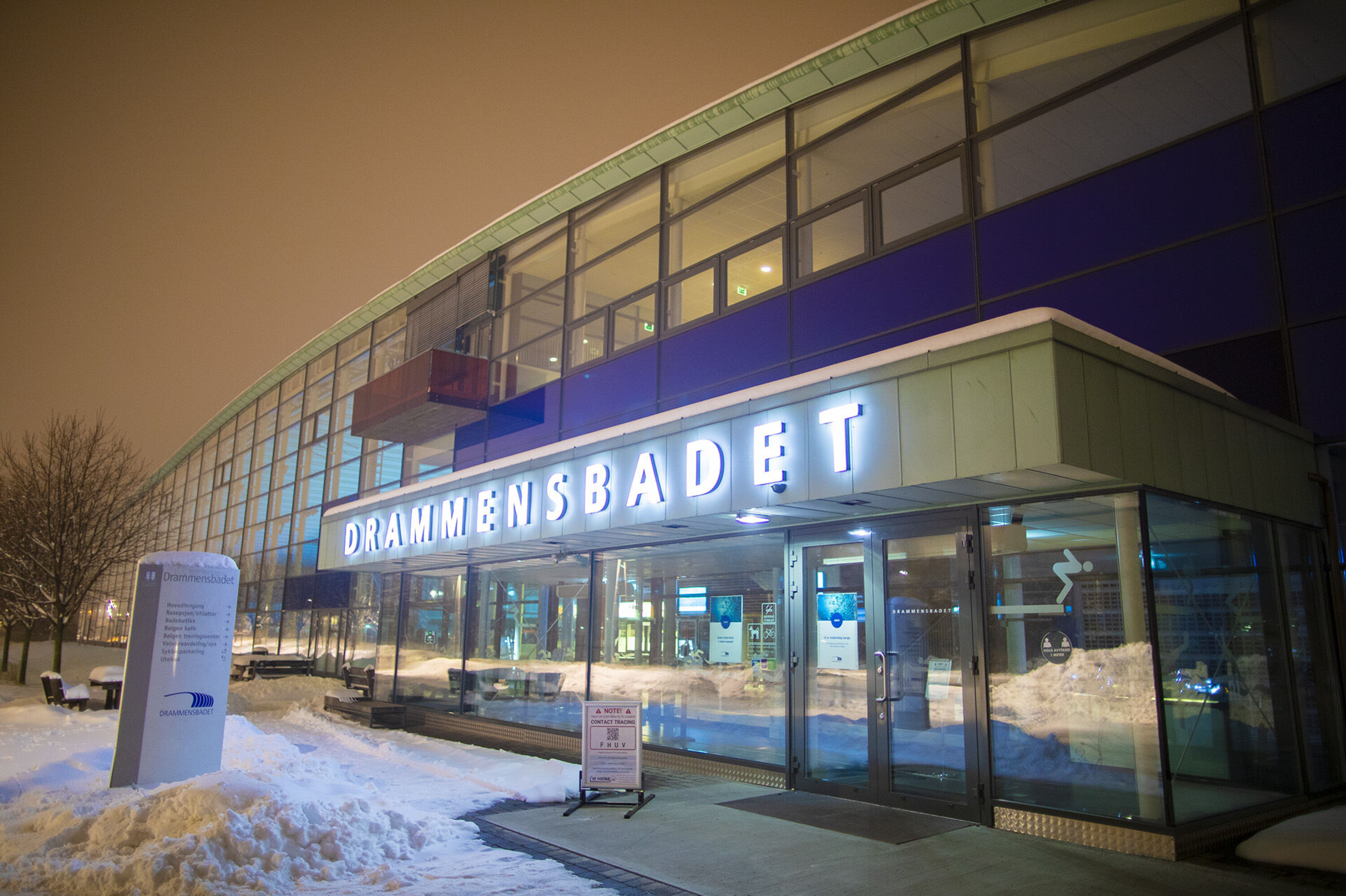 UTSATT: Svømmehallene med oppvarming av bassenger og store arealer vil få ekstreme strømregninger om vinteren.
