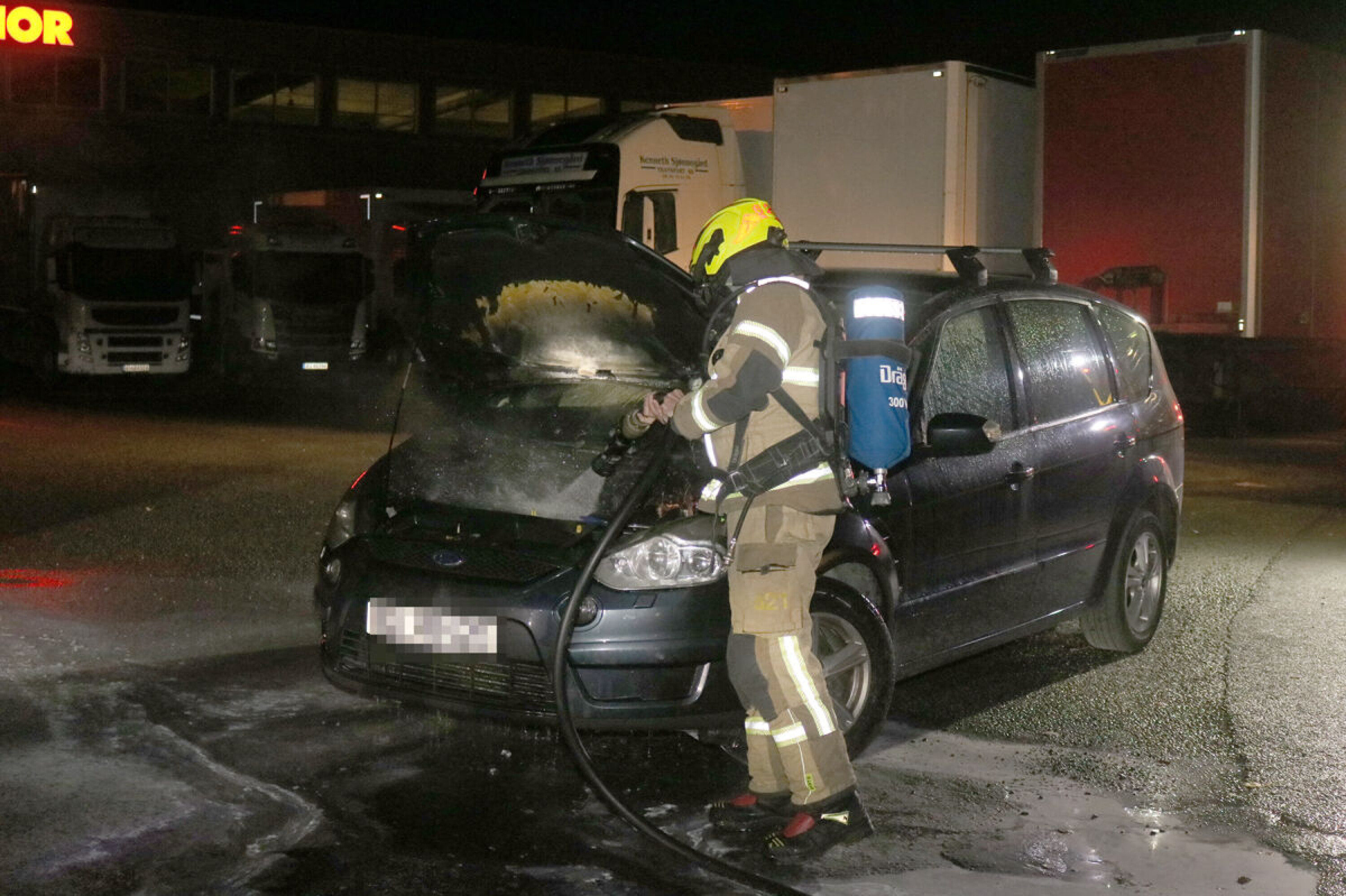 Sjåfør slapp med skrekken etter bilbrann