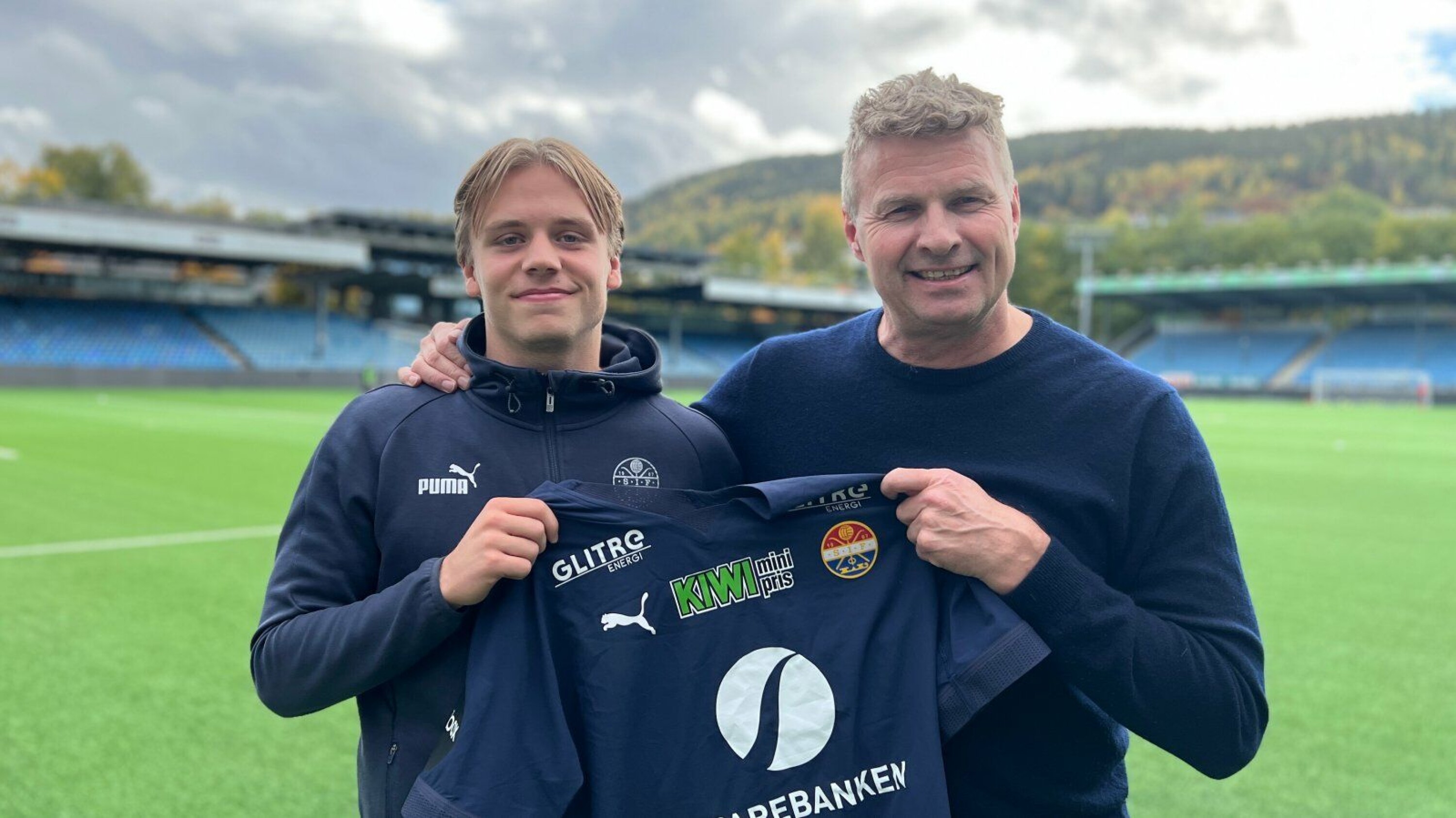 AVTALE: Jonas Torrissen Therkelsen (19) har tatt steget på A-laget den siste tiden, og er nå belønnet med proffkontrakt ut 2024-sesongen av Jostein Flo i Strømsgodset.