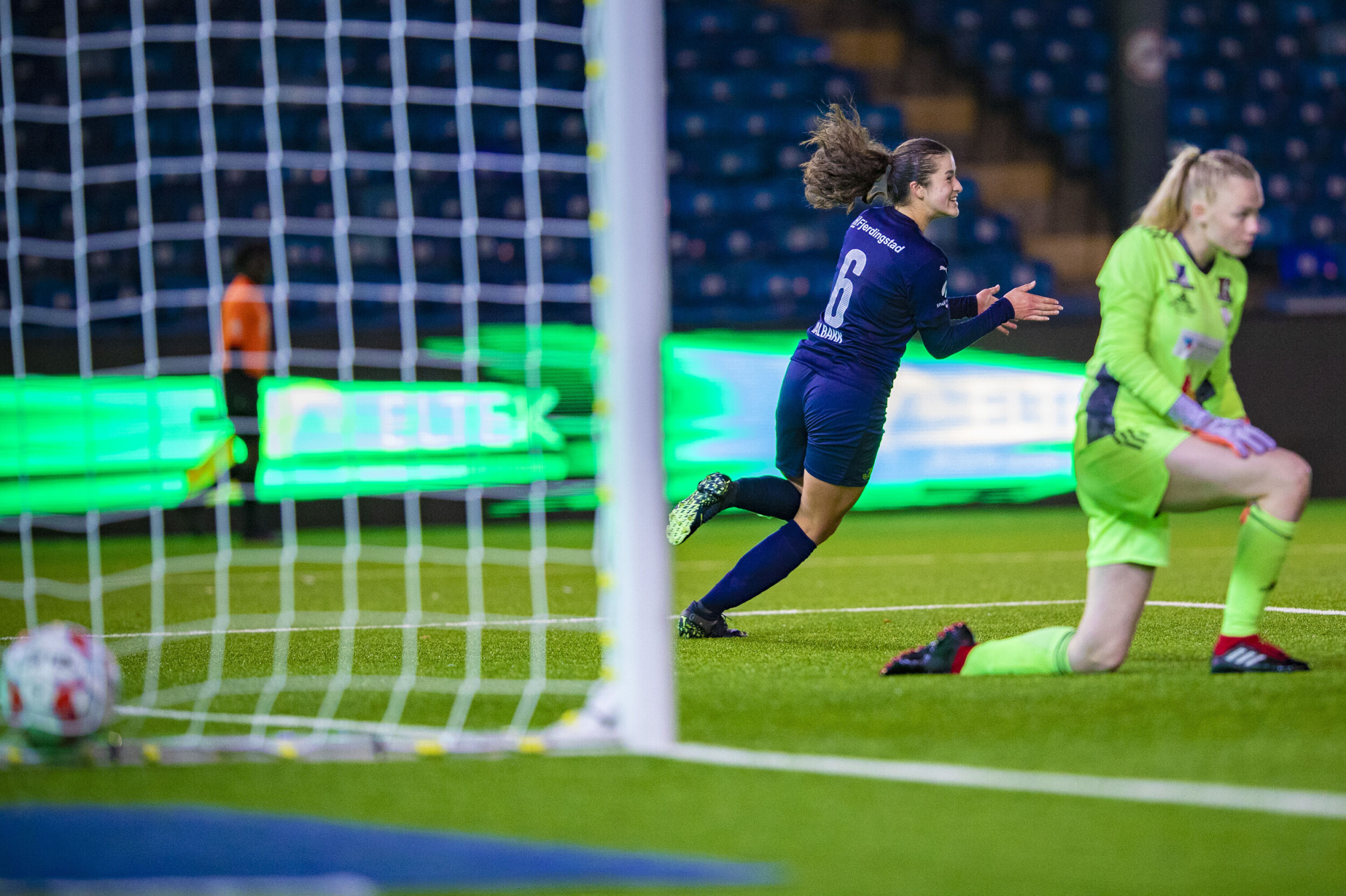 MÅL - IGJEN: SIF-kaptein Katharina Ruangruk Dalbakk, opprinngelig fra Konnerud, jubler for scoring.