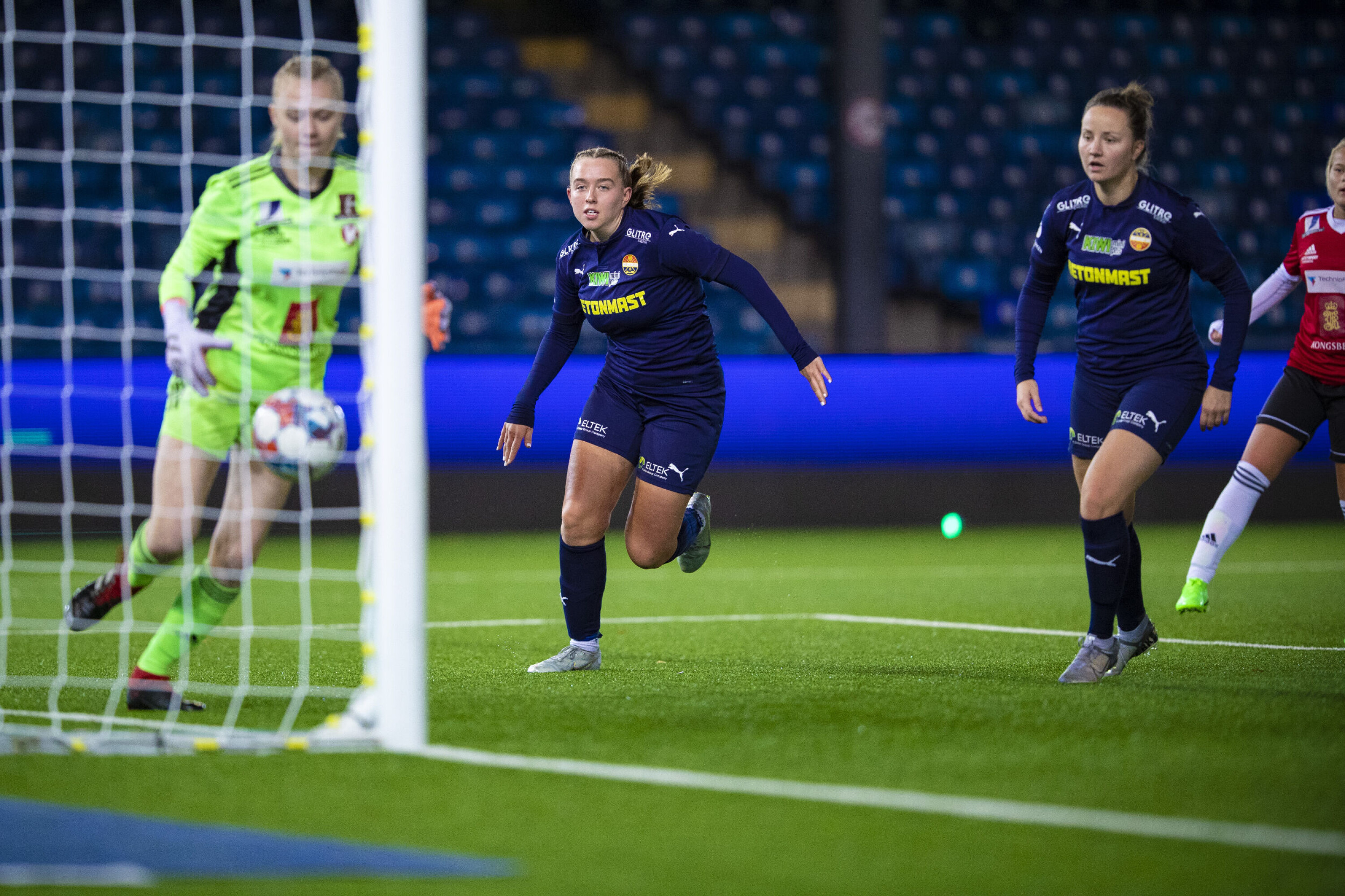 Godset-damene smadrer all motstand på vei mot toppen